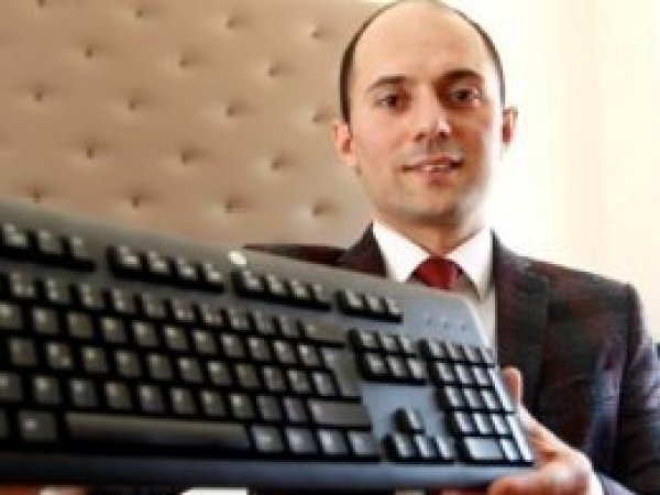 Uçan parmaklar; Dakikada 151 kelime 23 bin vuruş