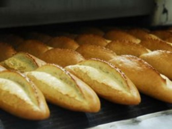 'Ekmek nimettir ve yeri çöplük değildir'