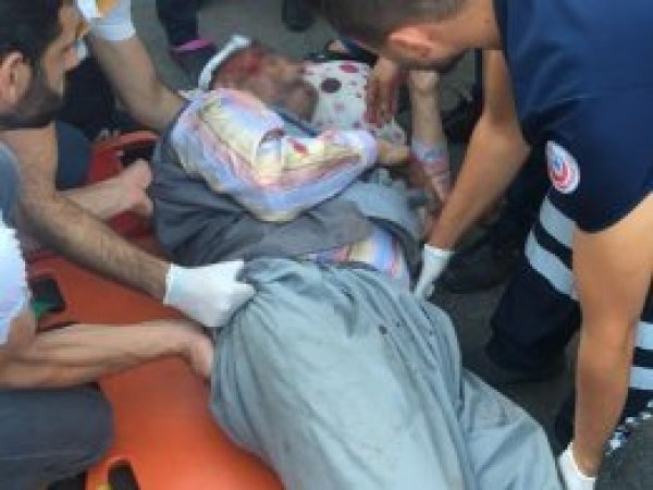 Bağlar'da yaşlı adama araç çarptı