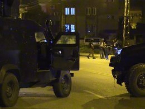 Batman'da afişe bomba tuzağı