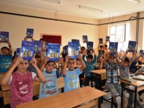Camileri olmadığı için okulda Kur'an dersi alıyorlar
