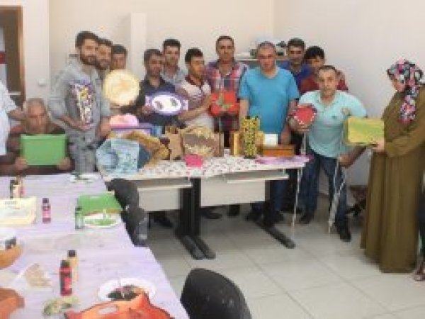 Hayallerini ahşap parçalara yansıtıyorlar