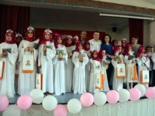 Kızıltepe'de Kur'an talebelerine taç giydirildi
