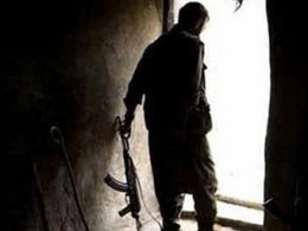 MKP'li 2 kişi saklandıkları banyoda kendilerini patlattı