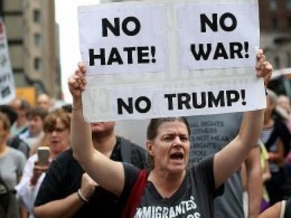 Silikon Vadisi'nde Trump ve ırkçılık karşıtı protesto