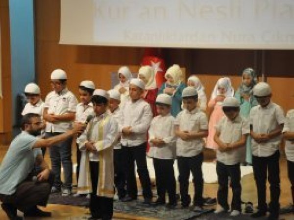 'En sevimli fotoğraf minik çocukların namaz fotoğrafıdır'