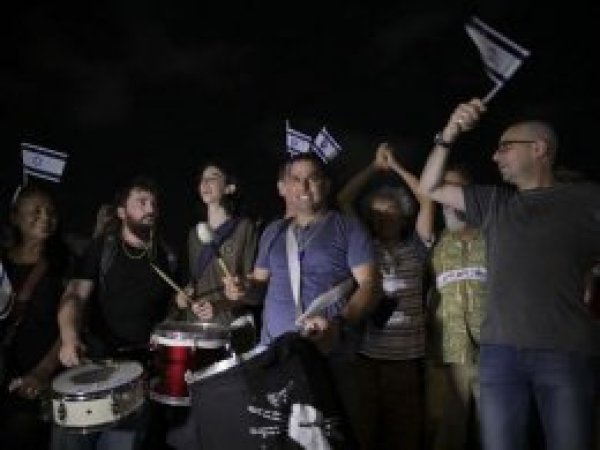 'Netanyahu'ya soruşturma' gösterisi