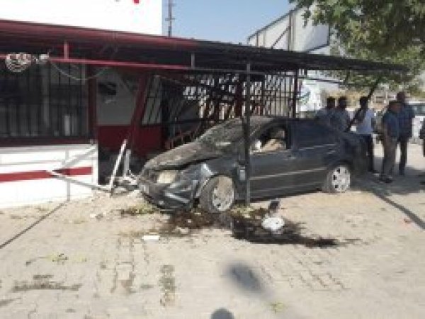 Antep'te otomobil kafeteryaya girdi: 1 ölü