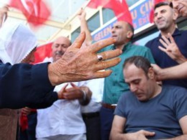 Mardinli gazi 13 ay sonra evine döndü