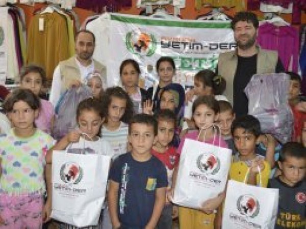 Avrupa Yetim-Der Hilvan'da yetim çocukları giydirdi