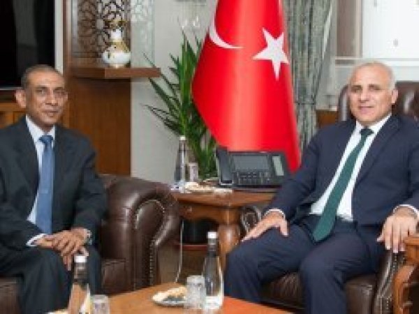 Hindistan'ın Ankara Büyükelçisi Van Valisini ziyaret etti