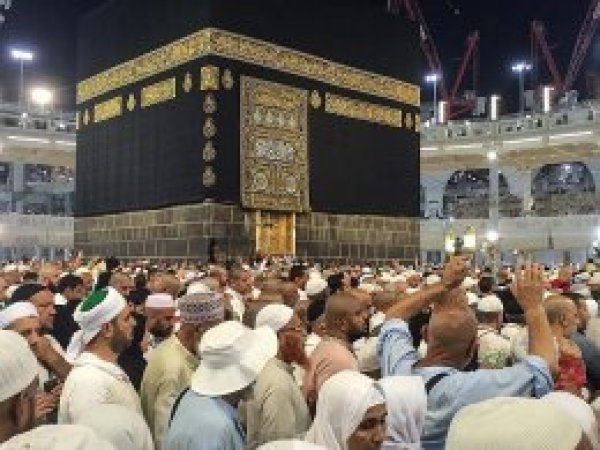 Kabe'nin örtüsü 'Kisve-i şerif' değiştirildi
