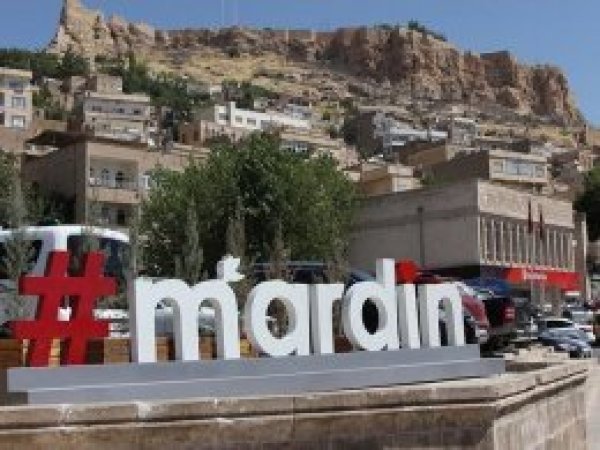 Mardinlilerden 3 dilde bayram mesajı