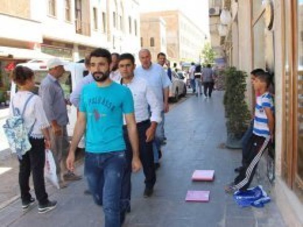 Tartıcılık yaparak ailelerine yardım ediyorlar
