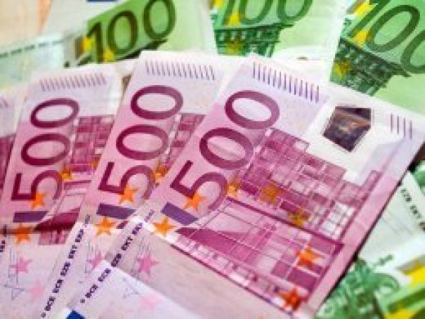 Türkiyeliler 800 milyon euro havale etti