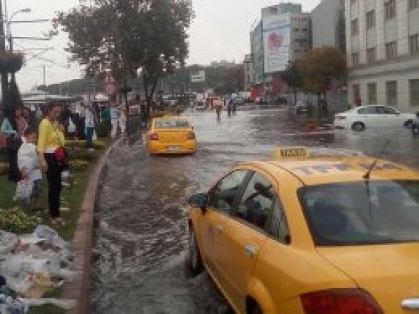 İstanbul'da kuvvetli yağış ve fırtına