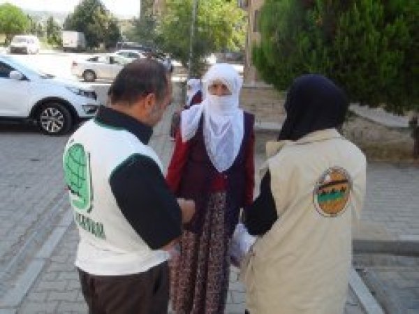 Denizli’de onlarca aileye kurban eti yardımı