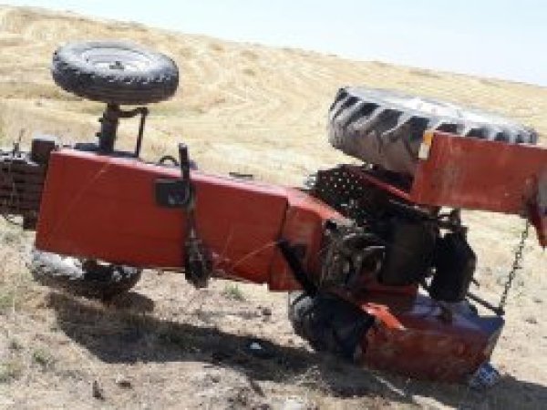 Kozluk'ta traktör devrildi: 10 yaralı