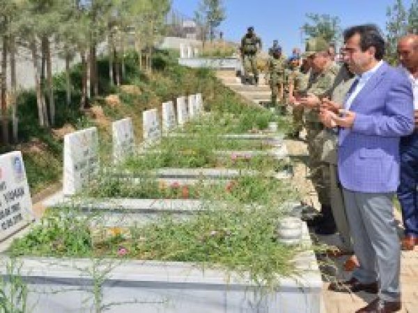 Vali Güzeloğlu'ndan Tanışık köyüne ziyaret