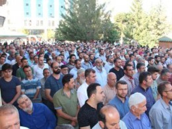 Van'da Arakanlı Müslümanlar için dua
