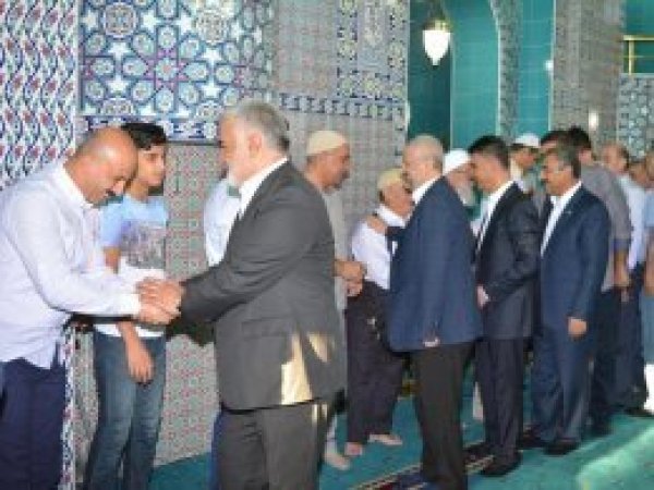 Yapıcıoğlu halkla bayramlaştı