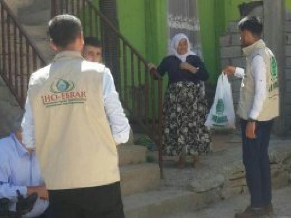 İHO-EBRAR Bitlis'te muhtaçlara et dağıttı
