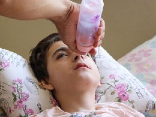 Beyin felci hastası kızın bitmeyen çilesi