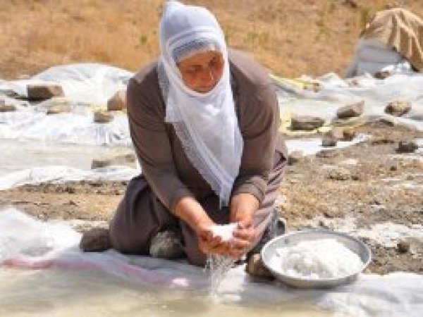 Ekmeklerini yüzyıllardır tuzdan çıkarıyorlar