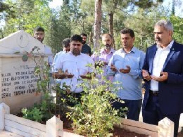 HÜDA PAR Şehit Mustafa Çoban’ın kabrini ziyaret etti