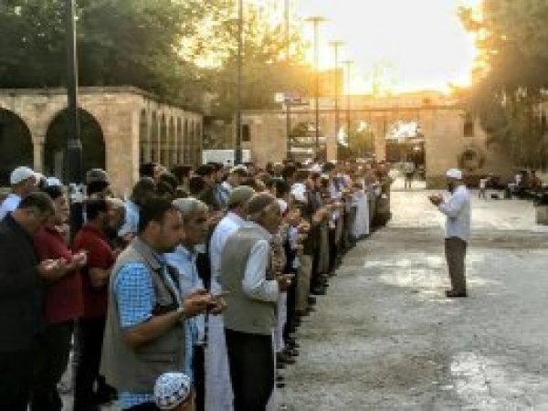 Arakanlı Müslümanlar için gıyabi cenaze namazı