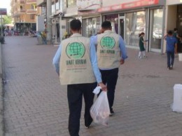 Umut Kervanı Vakfı Silvan'da kurban eti ulaştırdı