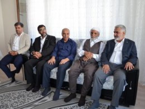 Yapıcıoğlu şehit ve tutuklu ailelerini ziyaret etti