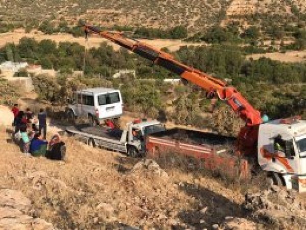  Şarampole yuvarlanan araçta 3 kişi yaralandı