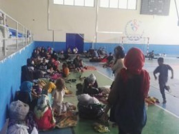 Göçmenleri İstanbul diye Tatvan'a bıraktılar