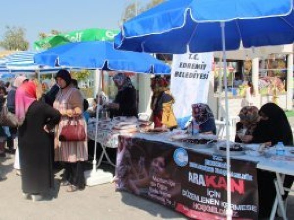 Van’da Arakan için kermes düzenlendi
