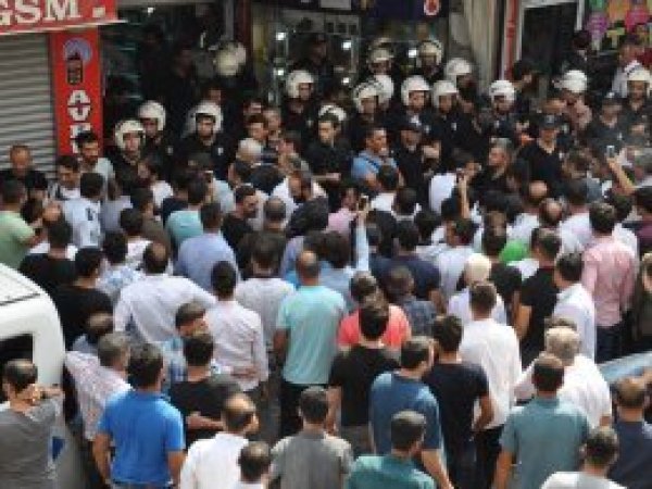 Batman’da polis ile esnaf arasında arbede