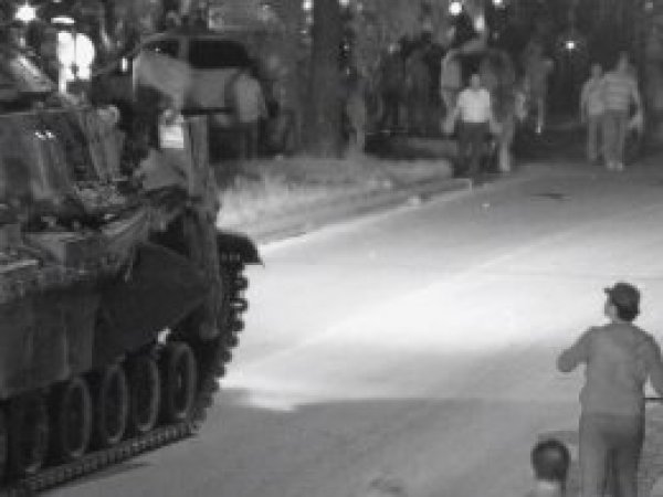 FETÖ'cü eski komutandan 'ezin, geçin' talimatı