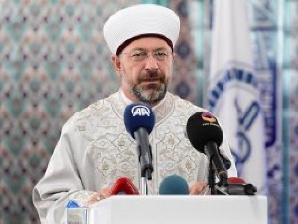 Müslümanın Kurana karşı beş vazifesini anlattı