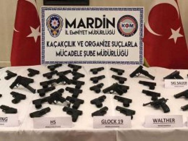 Suikast silahlarıyla yakalananlar adliyeye sevk edildi