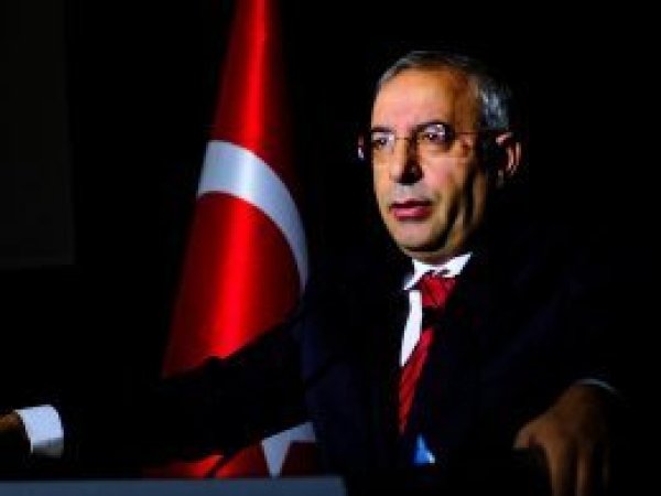 YYÜ Rektörü öğrencilere telefon numarasını verdi