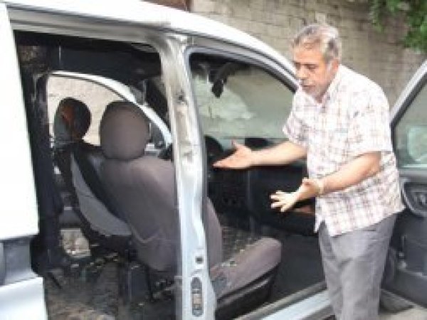 Diyarbakır'da bir araç kundaklandı