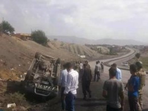 Mıcırlı yol kazaya yol açtı: 4 yaralı