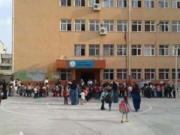 Okullar açılmasına rağmen ders başı yapamadılar