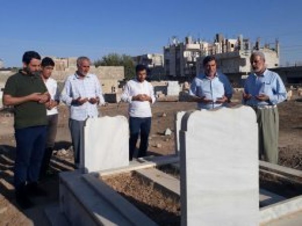 Suruç şehitleri mezarları başında anıldı