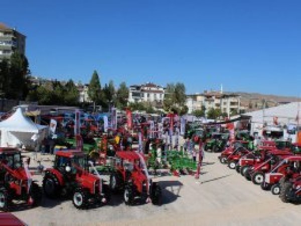 ​Elazığ’da ilk defa açılan tarım fuarına yoğun ilgi