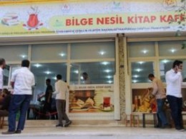 İhvan-Der Kayapınar'da 'kitap kafe' açtı