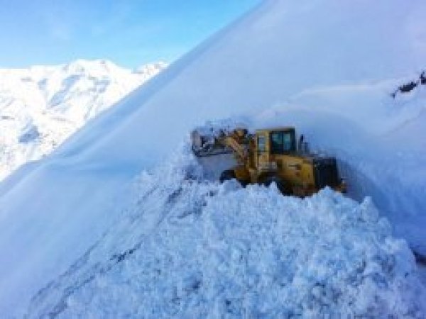 Van’da 41 mahalle ve mezra yolu kapandı