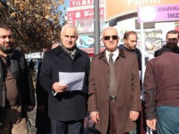 Van’da Pembe Otobüs için stant kuruldu
