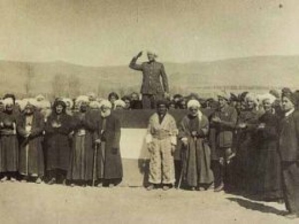 Cumhûrîyeta Kurd a Mehabadê 72 sal berê hatibû damezirandin