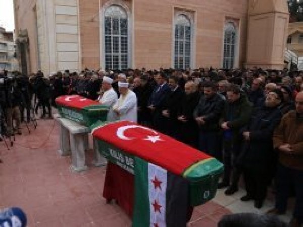 Roketli saldırıda hayatını kaybedenler toprağa verildi